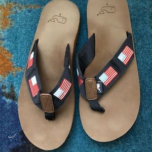 Vineyard Vines men’s flip flops, new without tag.